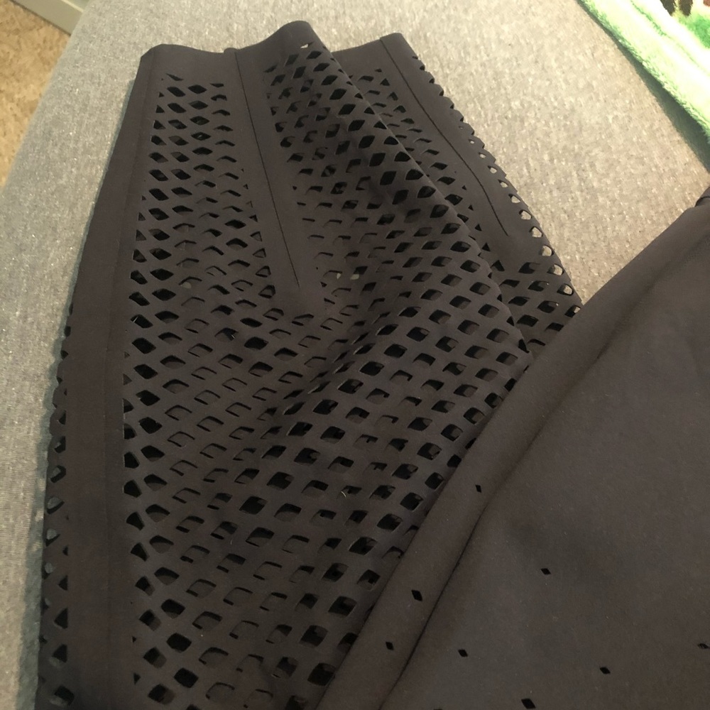 LuLuLemon mesh pants - Picture 9 of 10